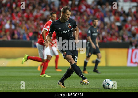 Lissabon, Portugal. 12 Sep, 2017. CSKA Moskva "s defender Vasily Berezutskiy aus Russland während der SL Benfica v CSKA Moskva - UEFA Champions League Runde 1 Spiel im Estadio da Luz am 12. September 2017 in Lissabon, Portugal. (Credit: Bruno Barros/Alamy leben Nachrichten Stockfoto