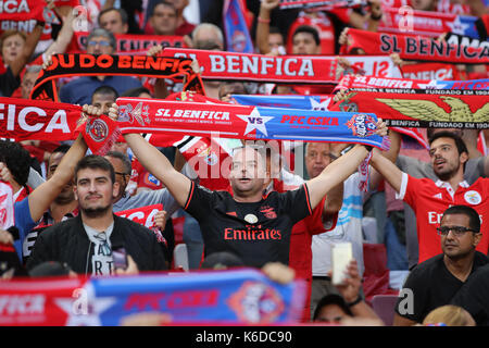 Lissabon, Portugal. 12 Sep, 2017. Benfica "s Anhänger während der SL Benfica v CSKA Moskva - UEFA Champions League Runde 1 Spiel im Estadio da Luz am 12. September 2017 in Lissabon, Portugal. (Credit: Bruno Barros/Alamy leben Nachrichten Stockfoto