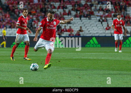 Lissabon, Portugal. 12 Sep, 2017. September 12, 2017. Lissabon, Portugal. Benfica ist aus Brasilien Jonas (10) während das Spiel der 1. Runde des UEFA Champions League Gruppe A, SL Benfica v CSKA Moskau Credit: Alexandre de Sousa/Alamy leben Nachrichten Stockfoto