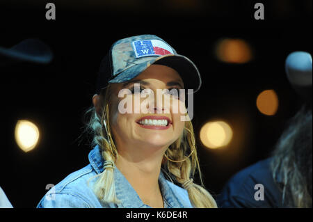 September 11, 2016 - MIRANDA LAMBERT lächelt während einer Pressekonferenz Dienstag für George Strait Hand in Hand Hurrikan Harvey Benefizkonzert in San Antonio. Auch die Durchführung sind CHRIS STAPELTON, Lyle Lovett, ROBERT EARL scharf. Credit: Robin Jerstad/ZUMA Draht/Alamy leben Nachrichten Stockfoto