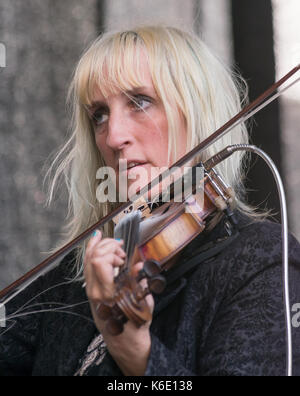 Kila live auf dem BlueFire Street Fest 2016. Dublin, Irland. September 2016. Mit: Dee Armstrong Stockfoto