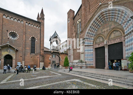 Italien Verona Innenhof der Basilica di Sant Anastasia Stockfoto