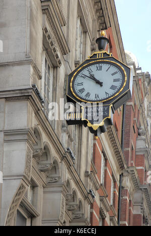 Außerhalb der Harvey Nichols in Knightsbridge Stockfoto