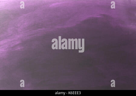 Zusammenfassung Hintergrund mit Darstellung von driften Nebel oder Rauch in verschiedenen Farben Lila. Stockfoto
