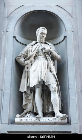 Statue von Michelangelo in den Uffizien in Florenz, Toskana Italien Europa EU Stockfoto