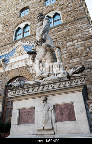 Statue des Herkules und Cacus am Eingang des Palazzo Vecchio, Florenz Italien Europa EU Stockfoto