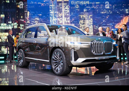 Plug-in-Hybride SUV BMW X7 Stockfoto