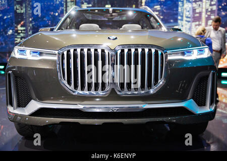 Plug-in-Hybride SUV BMW X7 Stockfoto