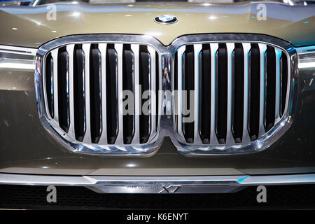 Plug-in-Hybride SUV BMW X7 Stockfoto