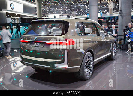 Plug-in-Hybride SUV BMW X7 Stockfoto