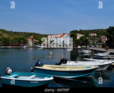 Stadt von Sipanska Luka auf der Insel Sipan, Teil der Elaphitischen Inseln in der Nähe von Dubrovnik in Kroatien. Stockfoto