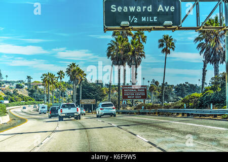 Der Verkehr auf der Pacific Coast Highway in Richtung Süden. Kalifornien, USA Stockfoto