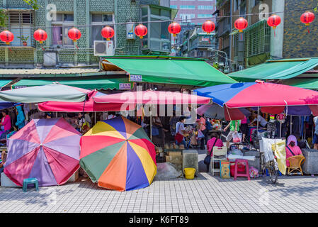 TAIPEI, Taiwan - 01. Juli: Dies ist Shuanglian morgens auf dem Markt zu einem beliebten traditionellen Markt, lokale Produkte wie Gemüse, Lebensmitteln und anderen verkauft Stockfoto