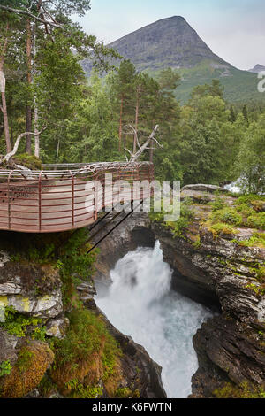 Norwegen Landschaft mit Sicht und den Fluss. Gudbrandsjuvet, Valldal. Vertikale Stockfoto