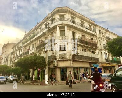 Algier, Algerien - September 15, 2017: Französische koloniale Seite der Stadt Algier Algerien. moderne Stadt hat viele alte französische Art Gebäude. Stockfoto