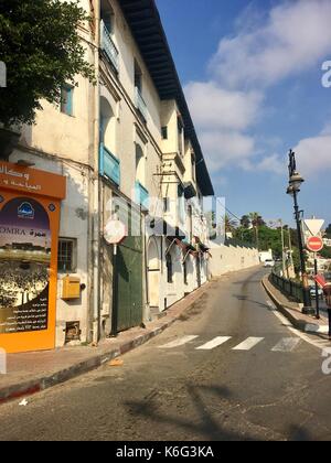 Algier, Algerien - September 15, 2017: Französische koloniale Seite der Stadt Algier Algerien. moderne Stadt hat viele alte französische Art Gebäude. Stockfoto