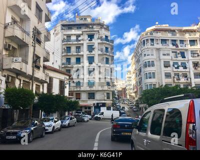 Algier, Algerien - September 15, 2017: Französische koloniale Seite der Stadt Algier Algerien. moderne Stadt hat viele alte französische Art Gebäude. Stockfoto