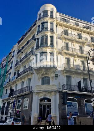 Algier, Algerien - September 15, 2017: Französische koloniale Seite der Stadt Algier Algerien. moderne Stadt hat viele alte französische Art Gebäude. Stockfoto