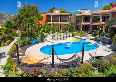 Tropical Hotel mit Swimmingpool, Mujeres Insel, Riviera Maya, Halbinsel Yucatan, Quintana Roo, Mexiko Stockfoto