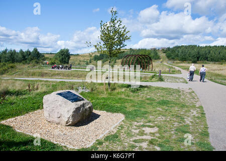 Gedenktafel für die Öffnung der Gedling Country Park, einem ehemaligen Coal Mine, Nottinghamshire, England, UK. Stockfoto