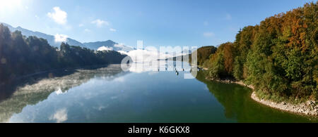 Lac de La Gruyere, Schweiz: Panorama des Sees in der Natur Stockfoto