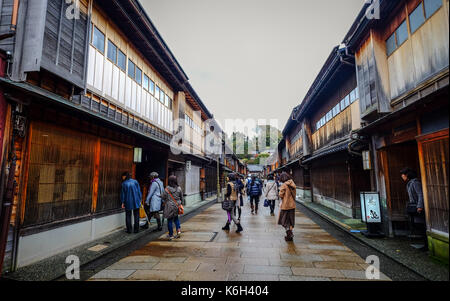 Kyoto, Japan - 19.November 2016. Menschen besuchen alte Stadt in Kyoto, Japan. Kyoto war die Hauptstadt von Japan für über ein Jahrtausend und trägt einen Ruf Stockfoto