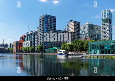 Moderne Wohngebäude im Inneren Millwall Dock, London, England, Vereinigtes Königreich, Großbritannien Stockfoto