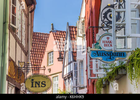 Bunte Häuser im historischen Stadtteil Schnoor in Bremen Stockfoto