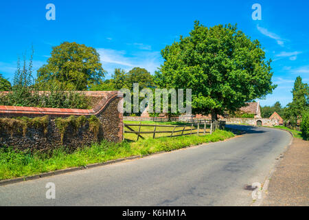 Schloss steigende Dorf in der englischen Grafschaft Norfolk, Großbritannien Stockfoto
