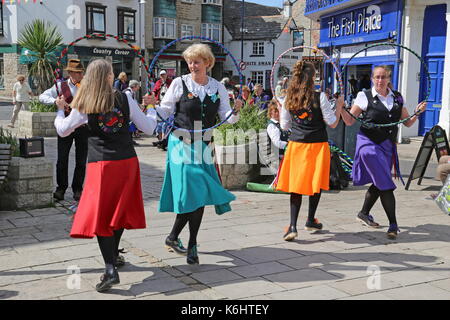 Ridgeway Schritt verstopfen Tänzer, das Quadrat, Swanage Folk Festival 2017, Isle of Purbeck, Dorset, England, Großbritannien, USA, UK, Europa Stockfoto