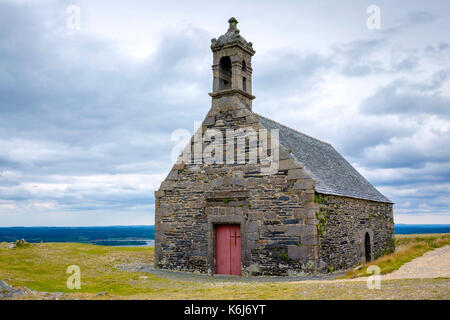 Kapelle von Saint-Michel auf Mont Saint-Michel de Brasparts in den Monts d'Arree, Armorica Regional Natural Park, Brasparts, Finistere, Bretagne, Frankreich Stockfoto