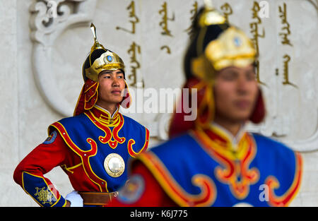 Scots Guards der mongolischen Streitkräfte ehrenamtliche Guard in traditioneller Uniform, Ulaanbaatar, Mongolei Stockfoto