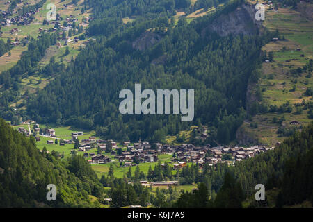 LES HAUDERES, SCHWEIZ - Les Hauderes, einem Schweizer Dorf in der Walliser Alpen. Stockfoto