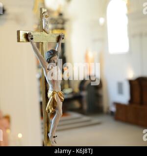 Jesus Christus am Kreuz in der Kirche Stockfoto