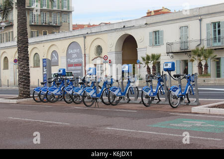 Nizza, Frankreich - Februar 03; Self Service Veloblue vermietung Bike Station in Nizza, Frankreich - Februar 03, 2016: Veloblue ist eine alternative Möglichkeit zur Erkundung Stockfoto