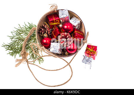 Der сoncept Neues Jahr und Weihnachten Geschenke in den Tropen. Studio Foto Stockfoto