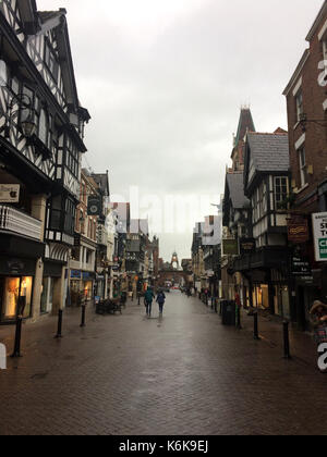 CHESTER, Großbritannien - 14 April, 2017: Blick auf die Gebäude im Stadtzentrum von Chester, Cheshire, Großbritannien Stockfoto