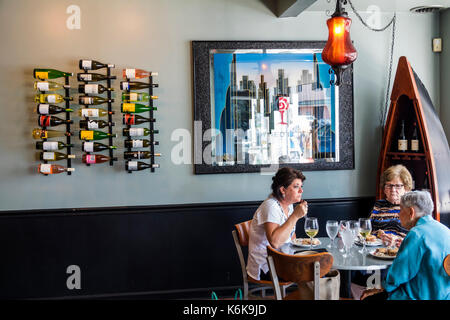 Beaufort South Carolina, Bay Water Street, historische Innenstadt, Geschäfte, Geschäfte, Restaurants, Wined IT Up, Restaurant Restaurants Essen Essen Essen Essen gehen Cafe Cafés bi Stockfoto