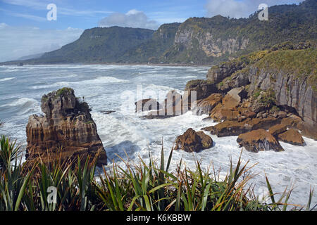 Blick nach Norden von der Punakaiki Felsen entlang der Westküste in Richtung Karamea, Neuseeland Stockfoto