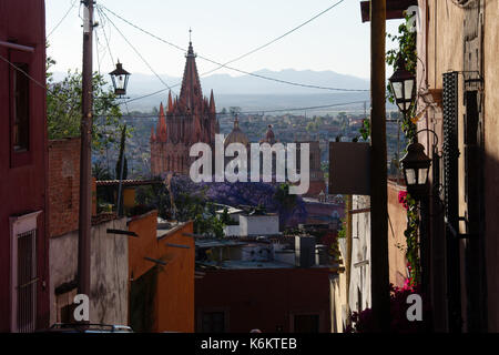 San Miguel de Allende, Guanajuato, Mexiko - 2013: Panoramablick auf die Stadt. Stockfoto