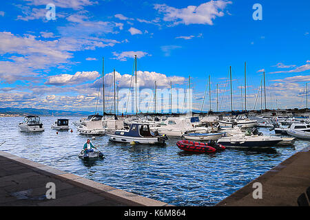 Segelschiffe in Volosko Hafen Stockfoto