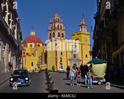 Guanajuato, Mexiko - 2017: Basílica Colegiata de Nuestra Señora de Guanajuato, oder Guanajuato Basilika, befindet sich im historischen Zentrum. Stockfoto