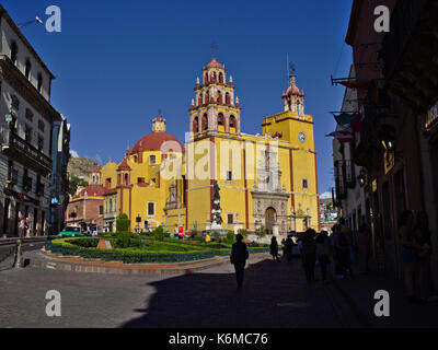 Guanajuato, Mexiko - 2017: Basílica Colegiata de Nuestra Señora de Guanajuato, oder Guanajuato Basilika, befindet sich im historischen Zentrum. Stockfoto