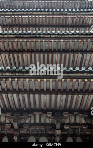 Dach von Fünf stöckige Pagode Goju-no-in Shimo Daigo, Daigoji Tempel, Kyoto, Japan Stockfoto