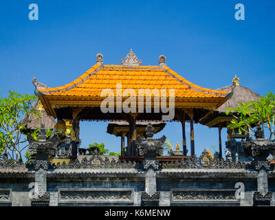 BALI, Indonesien - 11. MÄRZ 2017: Stoned Struktur in Uluwatu Tempel auf Bali Insel Stockfoto