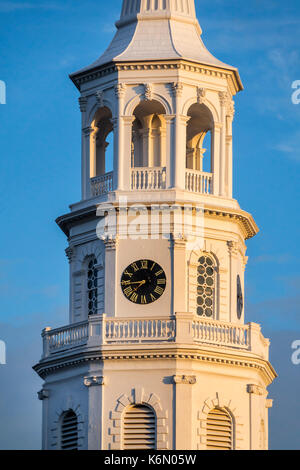 Charleston South Carolina, historische Innenstadt, St. Michael's Church, Kirchturm, Uhr, Abendlicht, Uhr, SC170514159 Stockfoto