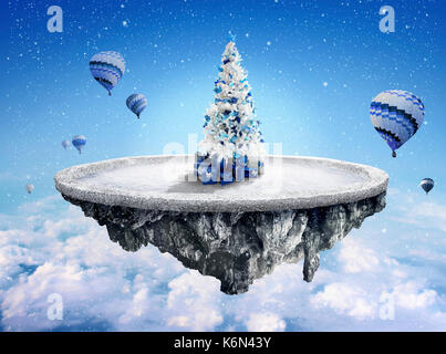 Amazing fantasy Landschaft mit schwimmenden Inseln mit weißen Weihnachtsbaum, heiße Ballons und Dekoration auf fallenden Schnee Stockfoto