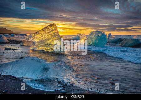 Jökulsárlón ist ein großer Gletschersee im Südosten von Island, an den Rand des Vatnajökull National Park. An der Spitze der Breiðamerkurjökull gla gelegen Stockfoto