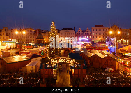 Wismar: Weihnachtsmarkt auf dem Marktplatz, Mecklenburg-Vorpommern, Deutschland Stockfoto