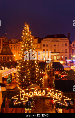 Wismar: Weihnachtsmarkt auf dem Marktplatz, Mecklenburg-Vorpommern, Deutschland Stockfoto